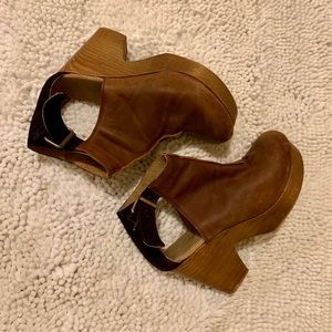 EUC Free People Amber Orchard Clog, size 8